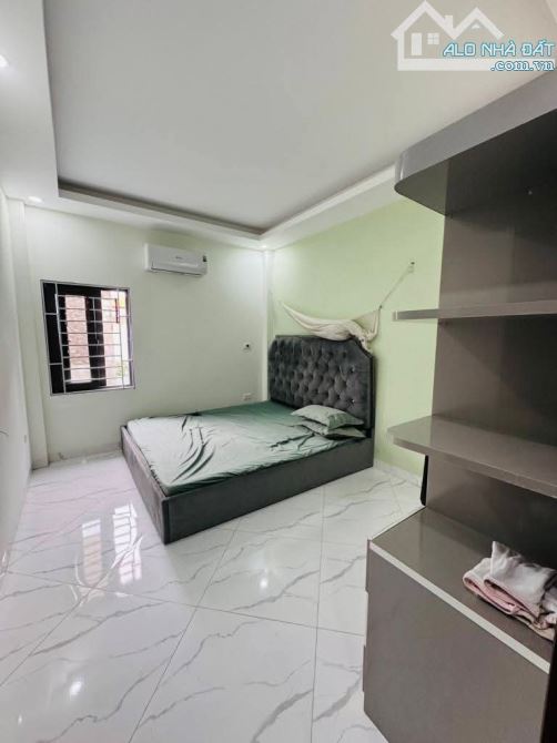 Bán gấp nhà phố Hoàng Như Tiếp  25m2 mt3.5 nhà 5 tầng lô góc giá 6.45 tỷ