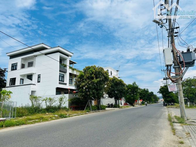 Bán lô góc đẹp 2 mặt tiền gần sông đường 10m5 Nghiêm Xuân Yêm, Nam Việt Á - Diện tích: 312