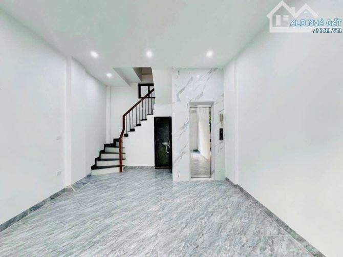 HOÀNG HOA THÁM - BA ĐÌNH - THANG MÁY - MẶT TIỀN 4.7M - DIỆN TÍCH 40M.!