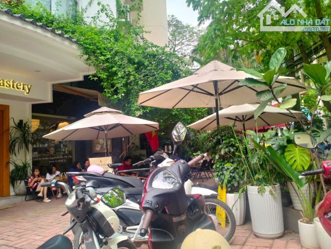 Bán nhà Nguyễn Thị Định - Cầu Giấy, mặt ngõ kinh doanh, Oto tránh, 40m2, 19 tỷ