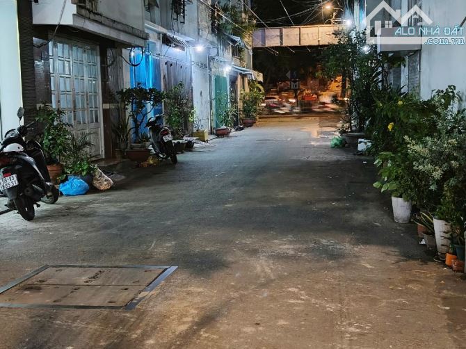 NHÀ KHU VIP HUỲNH VĂN BÁNH 4 TẦNG BTCT 52M2, GẦN MẶT TIỀN NGANG 4M, 4 PHÒNG NGỦ, NHỈNH 8TỶ