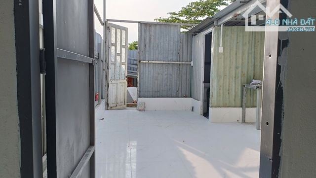 Nhà nát cấp 4 sổ riêng 5x20m, gần ủy ban phường Đông Hưng Thuận, Quận 12 giá rẻ 2ty1