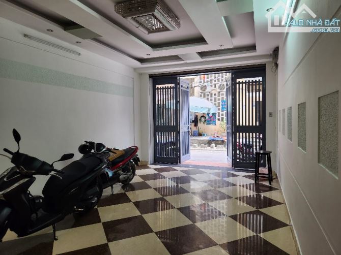 BÁN NHÀ PHÂN LÔ CÁN BỘ – NGHĨA ĐÔ, CẦU GIẤY Giá: 24.8 tỷ, DT 59m² x 5 tầng, Mặt tiền 4.4m