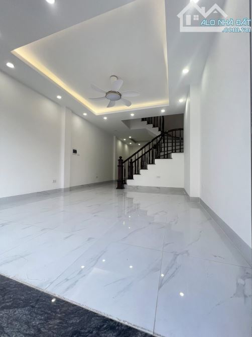 BÁN NHÀ BIÊN GIANG HÀ ĐÔNG TRỤC CHÍNH KINH DOANH Ô TÔ TRÁNH 42M2 CHỈ HƠN 5 TỶ