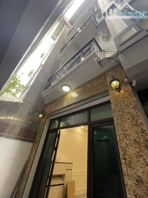 PHỐ TRẠM - HÀNG HIẾM - VỊ TRÍ ĐẸP - Ô TÔ ĐỖ CỬA- FULL NỘI THẤT- CÁCH 15M RA Ô TÔ - S:47M2