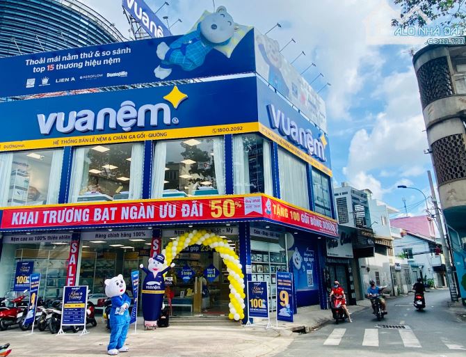 Cho thuê nhà 67 Nguyễn Hữu Cảnh, P22, Q. Bình Thạnh. Trệt, Lửng, 1 lầu, DT 15x33 chỉ 200tr