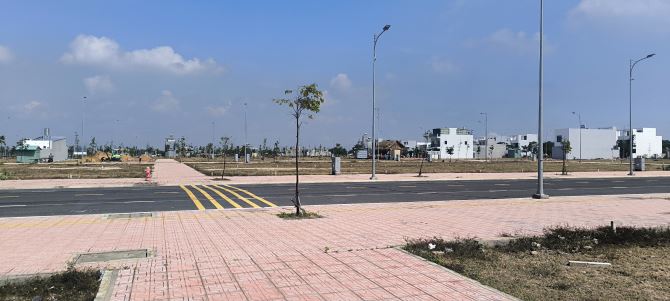 Lô góc, SHR, Cc trong ngày, 8- 12/m2, gần cụm KCN. Diện tích 100m2