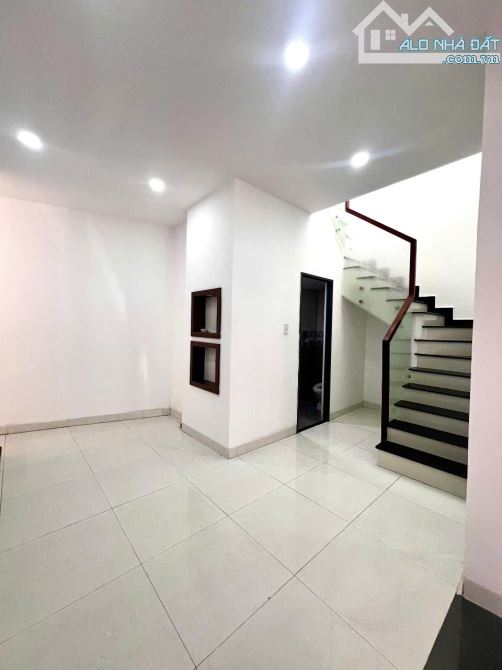 BÁN NHÀ MÁI THÁI SÂN ĐẬU Ô TÔ 7 CHỖ-LIỀN KỀ GÓI 6 MỸ GIA-VĨNH THÁI-NHA TRANG