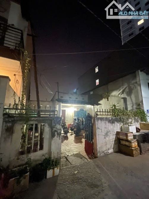 BÁN ĐẤT TẶNG NHÀ, DT 200M²(NGANG 6.8M), NGAY ĐỖ XUÂN HỢP, GẦN NGÃ TƯ MK
