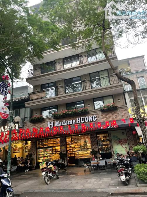 Cho thuê nhà phố Ô Chợ Dừa, Diện tích 65m2 x 6 tầng, Mặt tiền 11m nổi bật