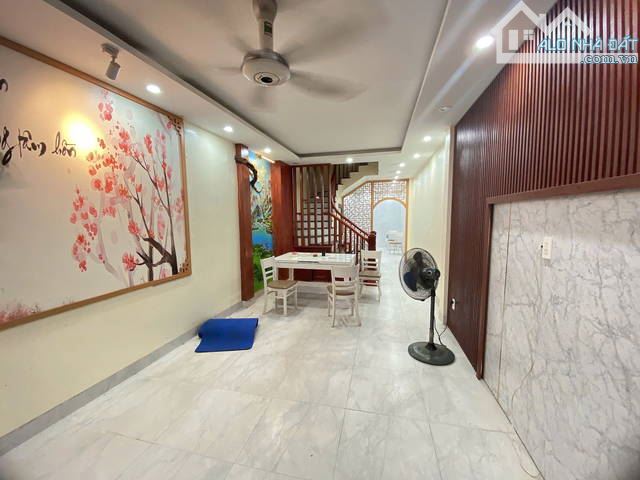 Chỉ 10 tỷ có ngay nhà đẹp tại Linh Đàm, Hoàng Mai, HN. 51m2, 5 tầng, 8 ngủ. Cách phố 39m