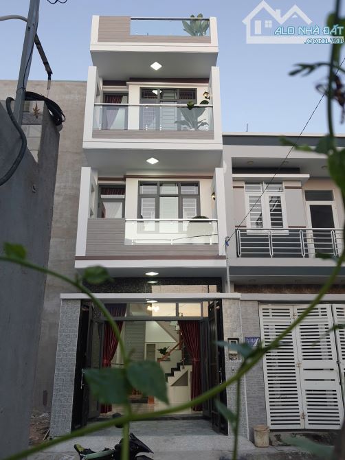 BÁN NHÀ TRỆT 2 LẦU ĐƯỜNG 8 LINH XUÂN THỦ ĐỨC, DT 55M2 , HOÀN CÔNG, ĐƯỜNG NHỰA 7M, 5.75TI