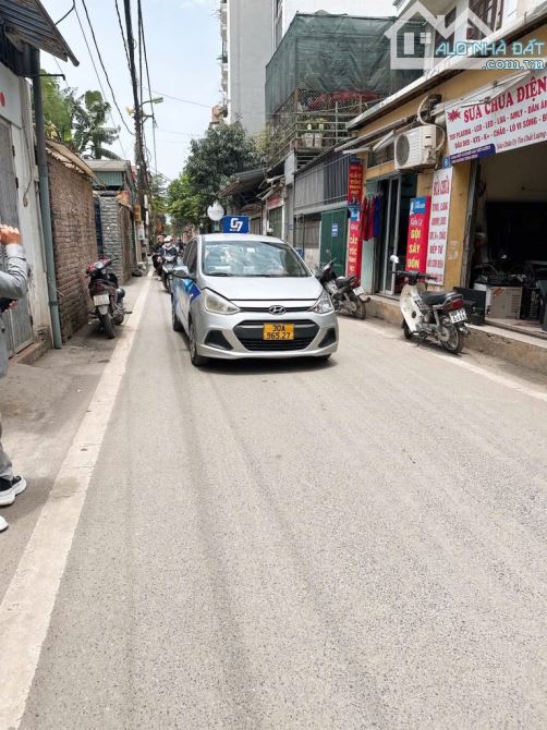 Cần bán Đất thổ cư quận Tây Hồ.DT: 97M2 x MT:5M. SĐCC. Ngõ Ỗ tô.. giá 16,5 tỷ