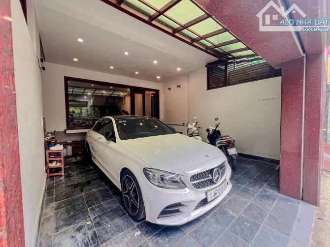 Bán Nhà Lạc Long Quân - Tây Hồ - Phân Lô 105 -Ô Tô -Thang Máy- View Hồ 83Mx6T Giá 33.9 Tỷ
