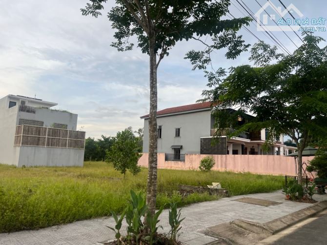 Chủ nhà gửi bán lô góc đẹp Bàu Vá, Thuỷ Xuân, Tp Huế.