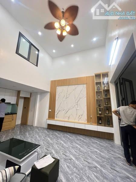 Nhà đẹp ở ngay Ngõ Lan Bá Đống Đa. Sổ 38m, 3 tầng 4 ngủ MT4m Giá 5.5 tỷ tặng full nội thất