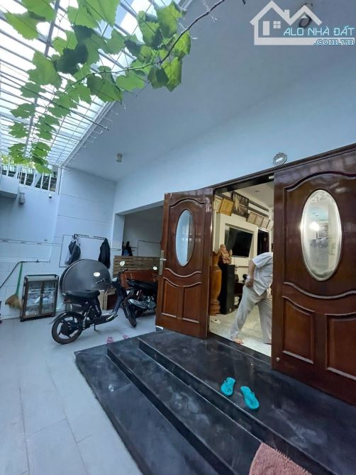 Bán nhà đẹp đường phạm công trứ, Dt: 7x15m T2lst full nội thất. Giá 16.8 tỷ