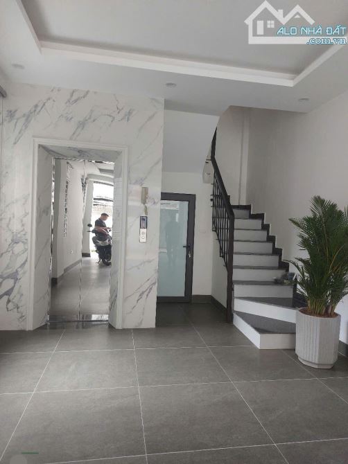 Bồ Đề, 56m2, 6 tầng, ô tô qua nhà, thang máy mới koong, tiện ích tràn ngập, ở sướng.
