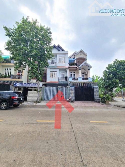 BÁN NHÀ TRUNG TÂM HANH CHÁNH DĨ AN, DT 100M2 TRÊT 2 LẦU 4PN, GIÁ 8.5 TI