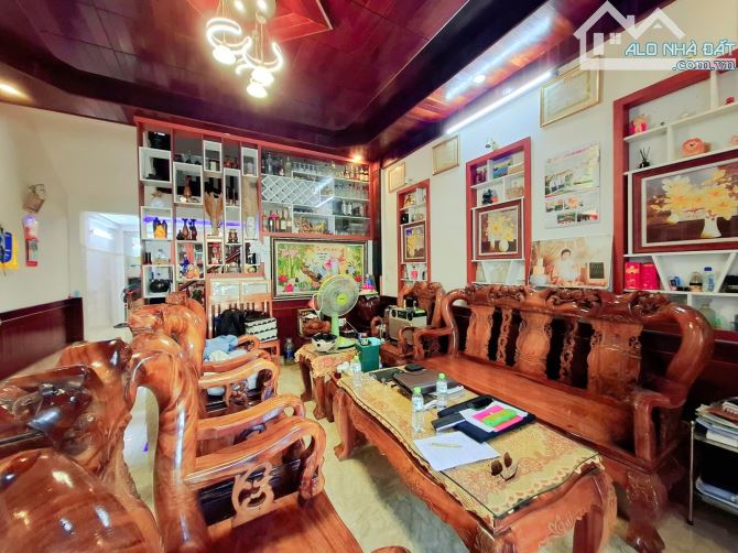 🔥🔥GẤP BÁN - BÁN GẤP🔥🔥  🏡 NHÀ ĐẸP FULL NỘI THẤT 100% GỖ CĂM XE - VỊ TRÍ TIỀM NĂNG