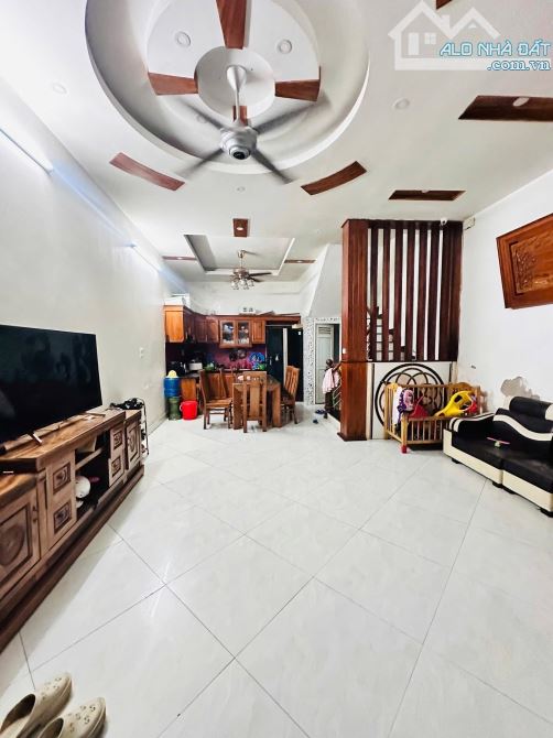 CẦU GIẤY - 50M x 4T NHÀ DÂN XÂY - 30M RA OTO - GIÁ 11.6 TỶ