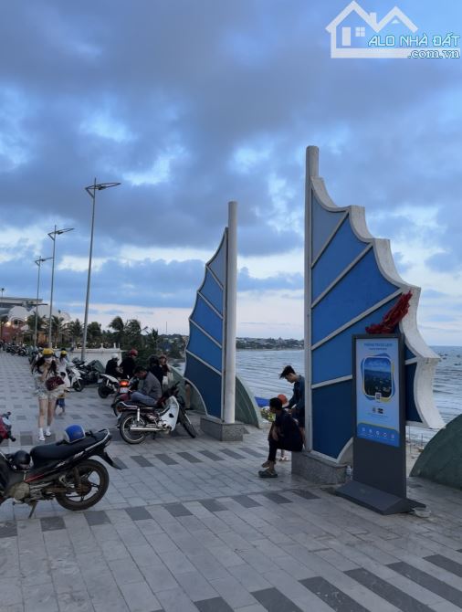 Bán lô đất nhỏ ngay làng chài 180m2 mt Huỳnh Thúc Kháng, mũi né , Phan Thiết, Bình Thuận