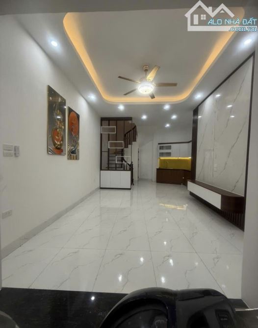 Gốc Đề- LÔ GÓC, BA GÁC CỬA- 42m2- 6 tỷ 9