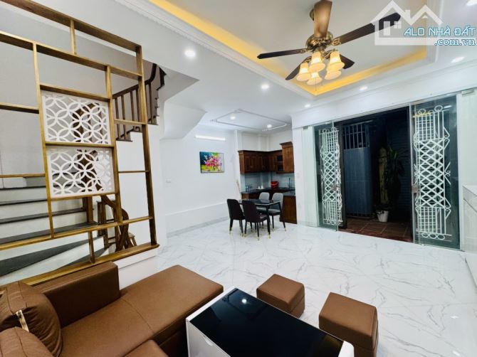 Bán Nhà Quận Hoàng Mai : Phố Đại Đồng - Dân Xây Chất - Gần Ô Tô - 38m - Giá 6.1 tỷ