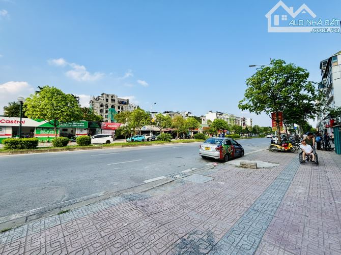 Bán Nhanh Nhà 6 Tầng Hồng Tiến - Dt Rộng - Tặng Chủ Full NT Gỗ Hiếm Gần 2 Tỷ