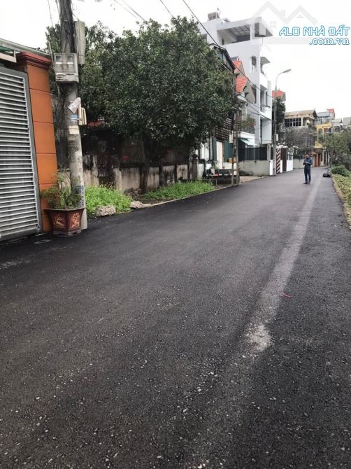 Bán gấp mảnh đất Duyên Thái ô tô ,phân lô ngõ thông giá 10.1 tỷ
