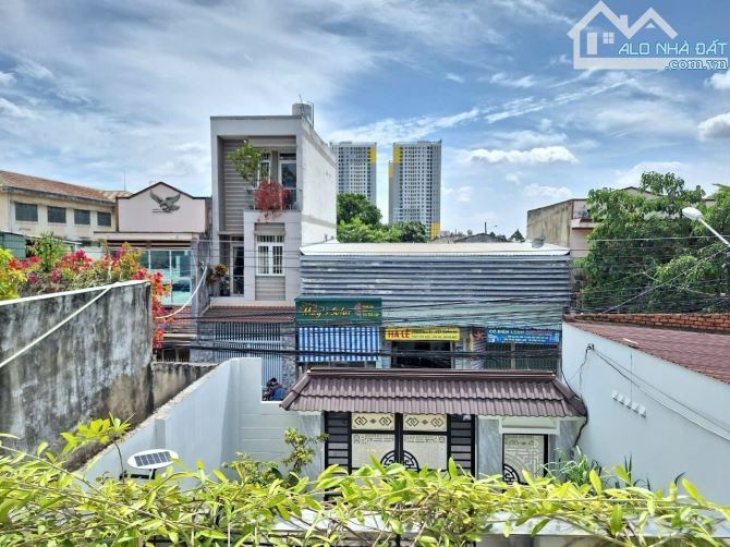 Nhà phố sân vườn đẹp gần chợ Xóm Vắng và Vincom550 Tp. Dĩ An - 10