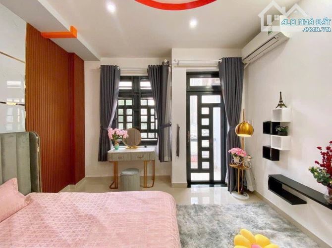 Đi nước ngoài định cư bán gấp nhà ở đường Nguyễn Đình Chiểu, phường 5, quận 3, giá 3 tỷ - 10