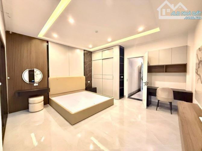 Đam mê dòng tiền 70-80tr/th - Phố Cổ Linh 7 tầng thang máy full nội thất, Gara 2 Oto - 10