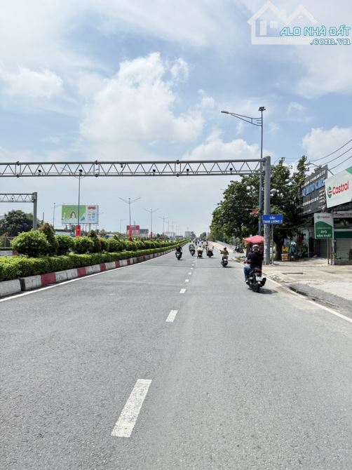 TÒA NHÀ  MẶT TIỀN CHDV 6 TẦNG,dt120m2 (6mx20m)DÒNG TIỀN 70TR/TH - 11