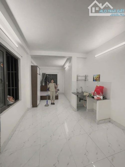 Cho Thuê CCMN Ngõ 2 Cầu Bươu Thanh Trì 25m2 Studio Cửa Sổ Ban Công Thang Máy Ô Tô Đỗ - 4