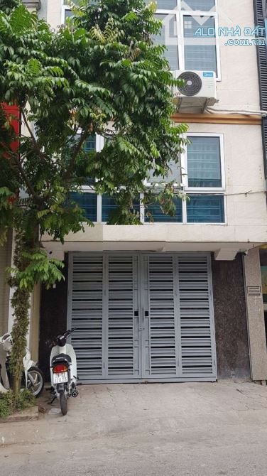 Cho thuê căn nhà 5 tầng tại ngõ 12 phố Phạm Tuấn Tài, quận Cầu Giấy.