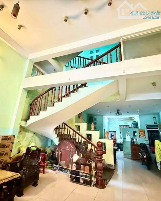 Cần Bán Gấp Nhà Mặt Tiền Hoàng Diệu 2 Chiều – 3 Tầng, Vị Trí Vàng, Giá Tốt - 1