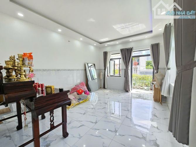 Nhà phố sân vườn đẹp gần chợ Xóm Vắng và Vincom550 Tp. Dĩ An - 1