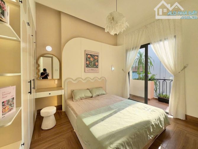 Nhà 3tầng sau lưng 1 Mặt Tiền Gần Biển , gần sông gần TTTP Full Nội Thất giá phải chăng - 1