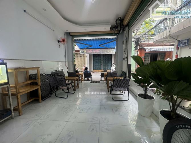 Bán nhà.Lô góc 2 mặt hẻm, xe tải ra vào dễ dàng.Giá chỉ nhỉnh 7 tỏi.KD sầm uất.Dạ Nam.Q8 - 1