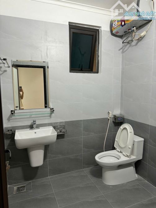 BÁN NHÀ TRẦN HƯNG ĐẠO, NGAY CỔNG TRƯỜNG LƯƠNG THẾ VINH - 1
