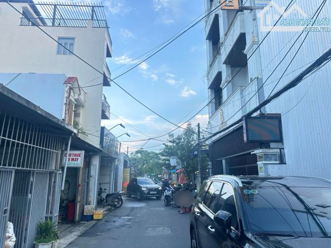 SIÊU PHẨM ĐẤT - KIỆT Ô TÔ ĐẬU ĐỖ SÁT ĐƯỜNG NGUYỄN VĂN THOẠ - 1