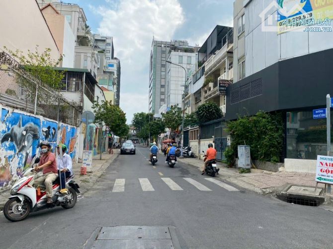 (Ngộp!) Bán nhà mặt tiền Q10 giá hẻm xe hơi, DT: 4,5x27m CN 113m2, 3 tầng nhà mới đẹp, chỉ - 1
