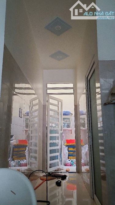 bán nhà 1 lầu 1trệt gân giáo xứ hoà bình giá 3ty300triệu - 1