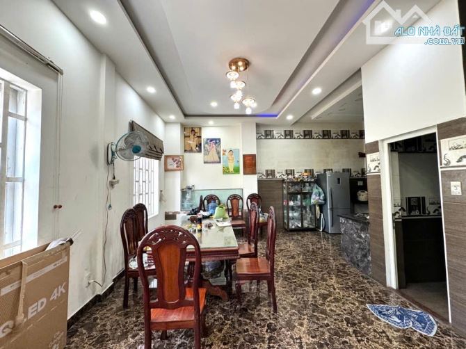 Nhà hai mặt tiền 3 tầng đường THẠNH LỘC 27 phường THẠNH LỘC Q12, dt 104m²(6,6mx16m)Đường 1 - 1