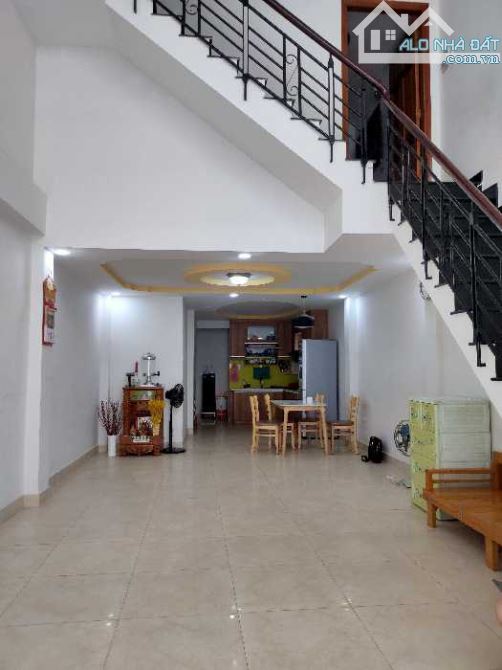Siêu phẩm gần sân bay DT 70m2  hơn 6 tỷ - nhà 4 lầu mới, HXH thông - 1