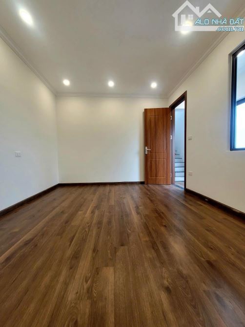 BÁN NHÀ P THẠCH BÀN LONG BIÊN. 62M²,6 TẦNG,  GIÁ 13 TỶ NHỈNH,THANG MÁY ,GARA Ô TÔ- ĐẸP NHƯ - 1