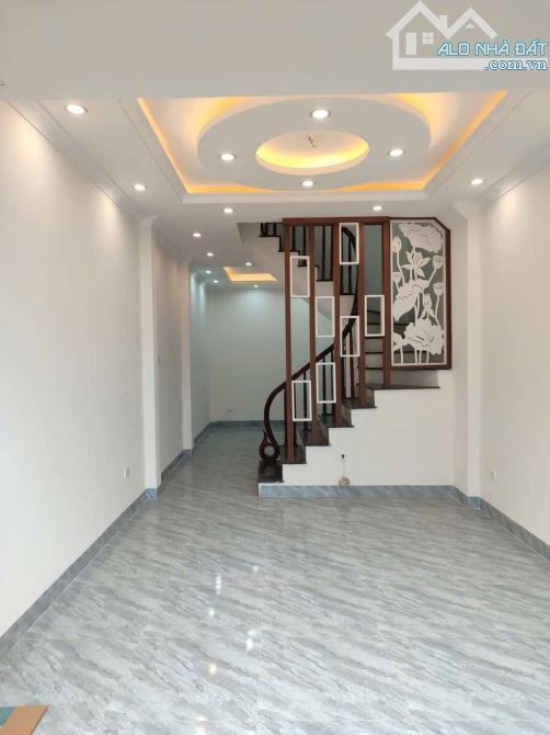NHÀ CÁCH GA NHỔN 900m nhà 4tầng , 6PN , sát KDT Hinode kim chung , Oto gần - 1
