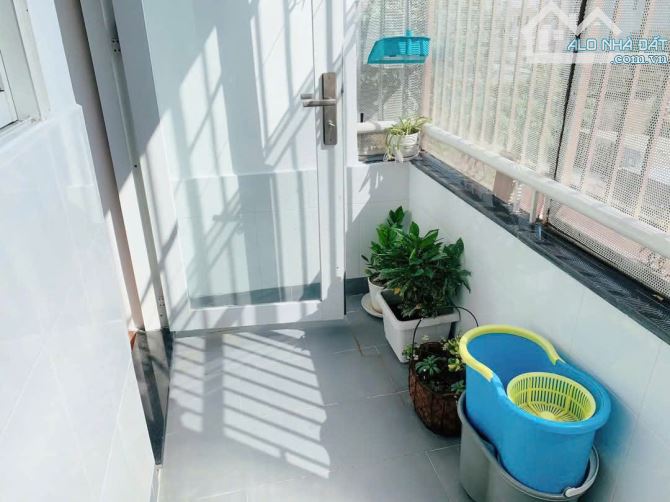 Chung cư 10A Trần Nhật Duật, Quận 1: 70m2, 2p ngủ, NT, 12tr/th - 1