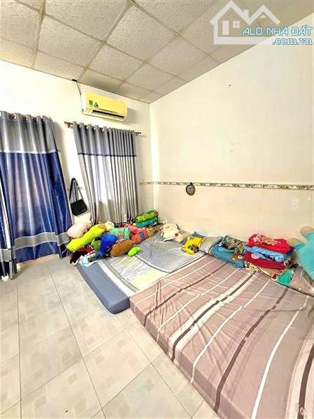 BÁN NHÀ ĐẸP CẠNH LÊ VĂN QUỚ.I - NGÃ TƯ 4 XÃ - HẺM XE HƠI - DTSD 80M2 - 1